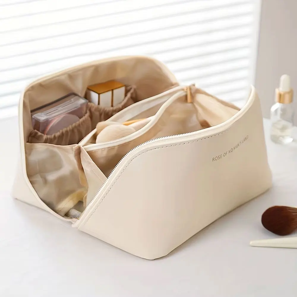 Grande trousse de maquillage ouverte en grand
